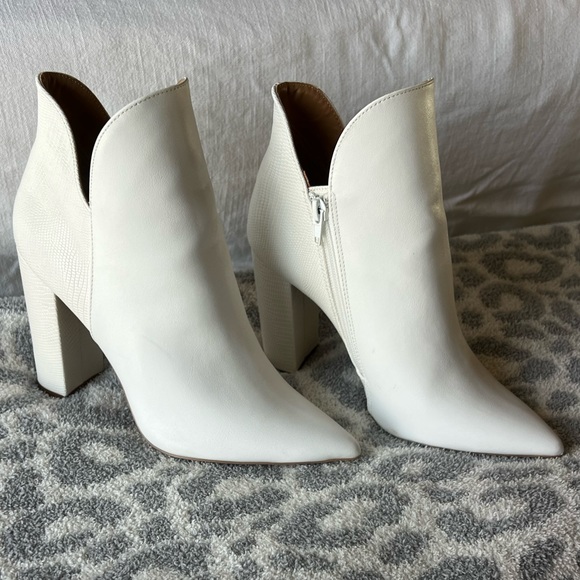 White booties from Vici. Size 8.5. Never worn! - Picture 4 of 5